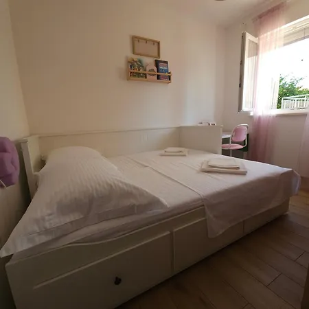 Sunn Joy Vila Kastela