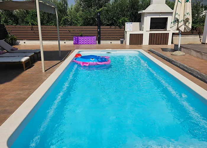 Sunn Joy Vila Kastela