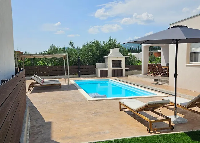 Vila Sunn Joy Kastela